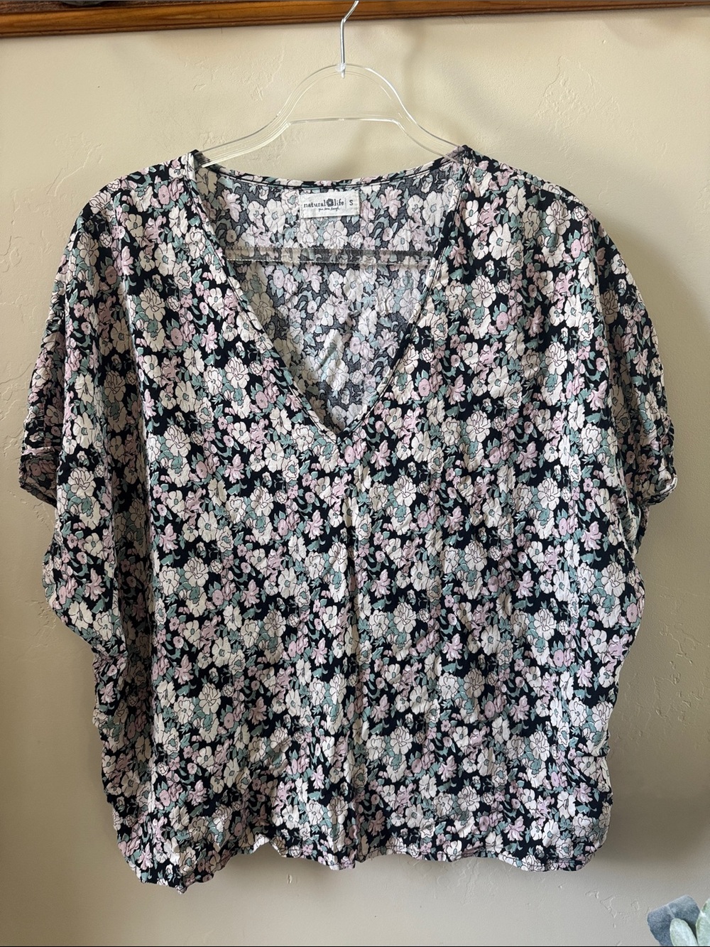 NATURAL LIFE Black Floral V-Neck Short Sleeve Blouse